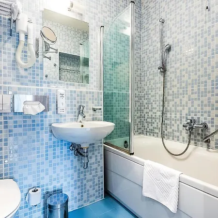 Stunning In With Outdoor Swimming Pool, 1 Bedrooms And Swimming Pool Appartamento Novi Vinodolski