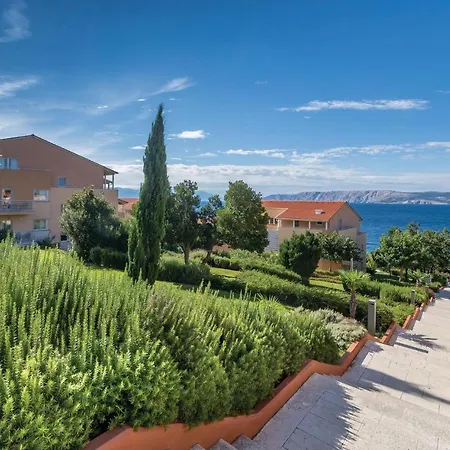 Stunning In With Outdoor Swimming Pool, 1 Bedrooms And Swimming Pool Novi Vinodolski