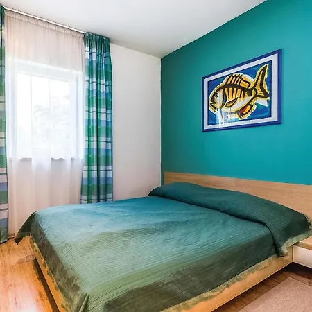 Апартаменты Stunning In With Outdoor Swimming Pool, 1 Bedrooms And Swimming Pool