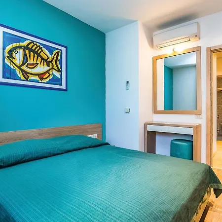 Апартаменты Stunning In With Outdoor Swimming Pool, 1 Bedrooms And Swimming Pool Нови-Винодолски